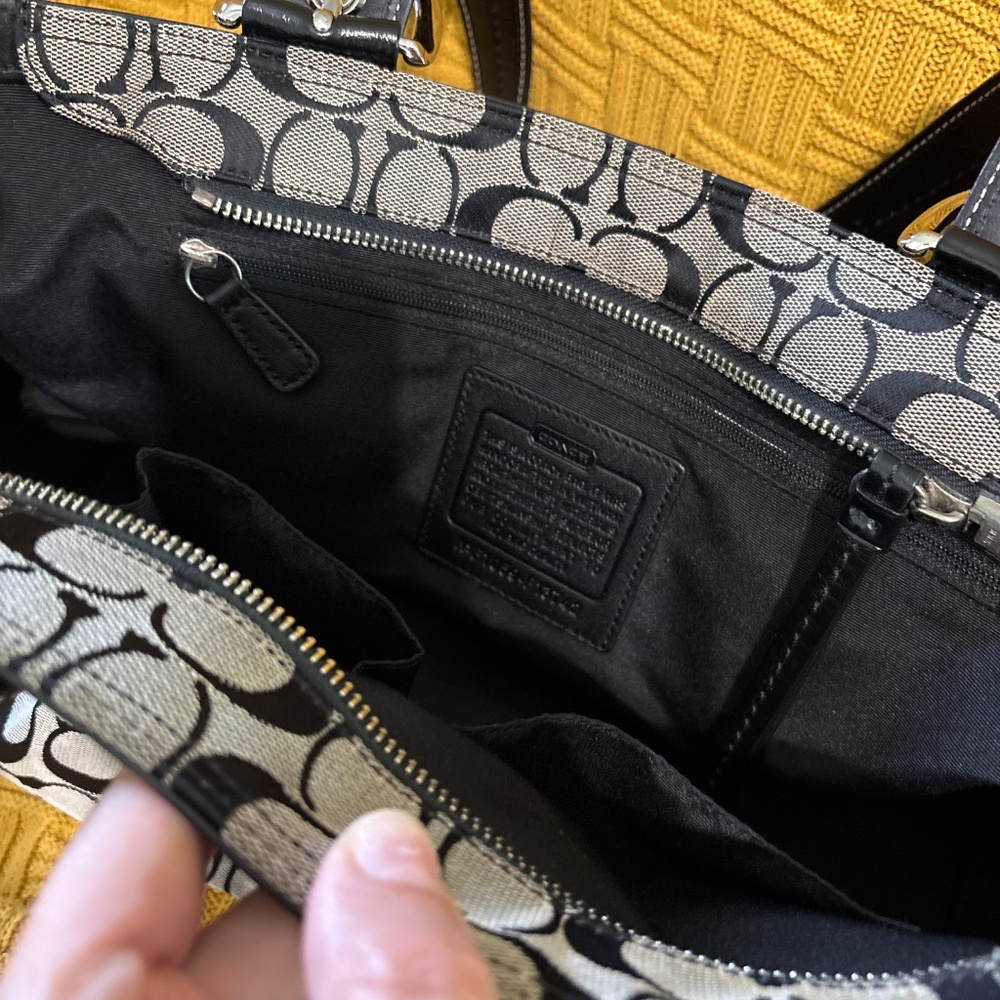 Pleated coach soho tote f13742 - Picture 5 of 11